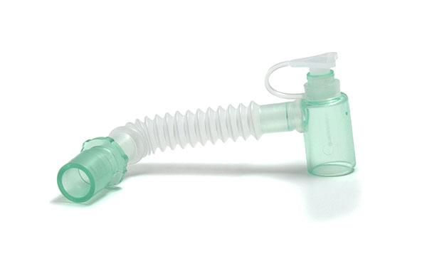 Catheter Mount Pédiatrique/Néonatal 15M - raccord patient coudé fixe 15F et orifice 7.6mm avec capuchon solidaire, ≥49-100mm